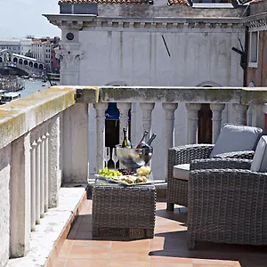 https://nh-collection-venezia-palazzo-barocci.hotelslidodijesolo.com